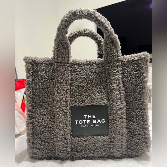 MARC JACOBS
Mini Traveler Faux-Fur Tote Crossbody Bag - Picture 5 of 13